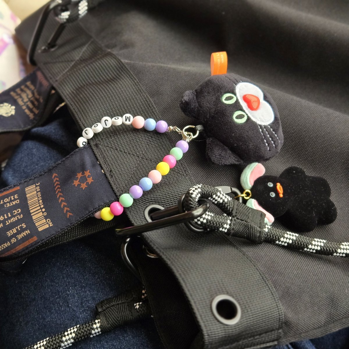 pop57kzy's tweet image. 黒いカバンに同化するmojojojo
とてもいい🖤
 #mojojojo