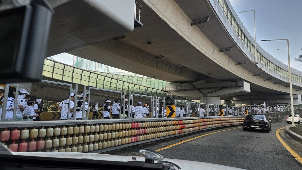 ㅎiㄹㄹiㅇ tweet media