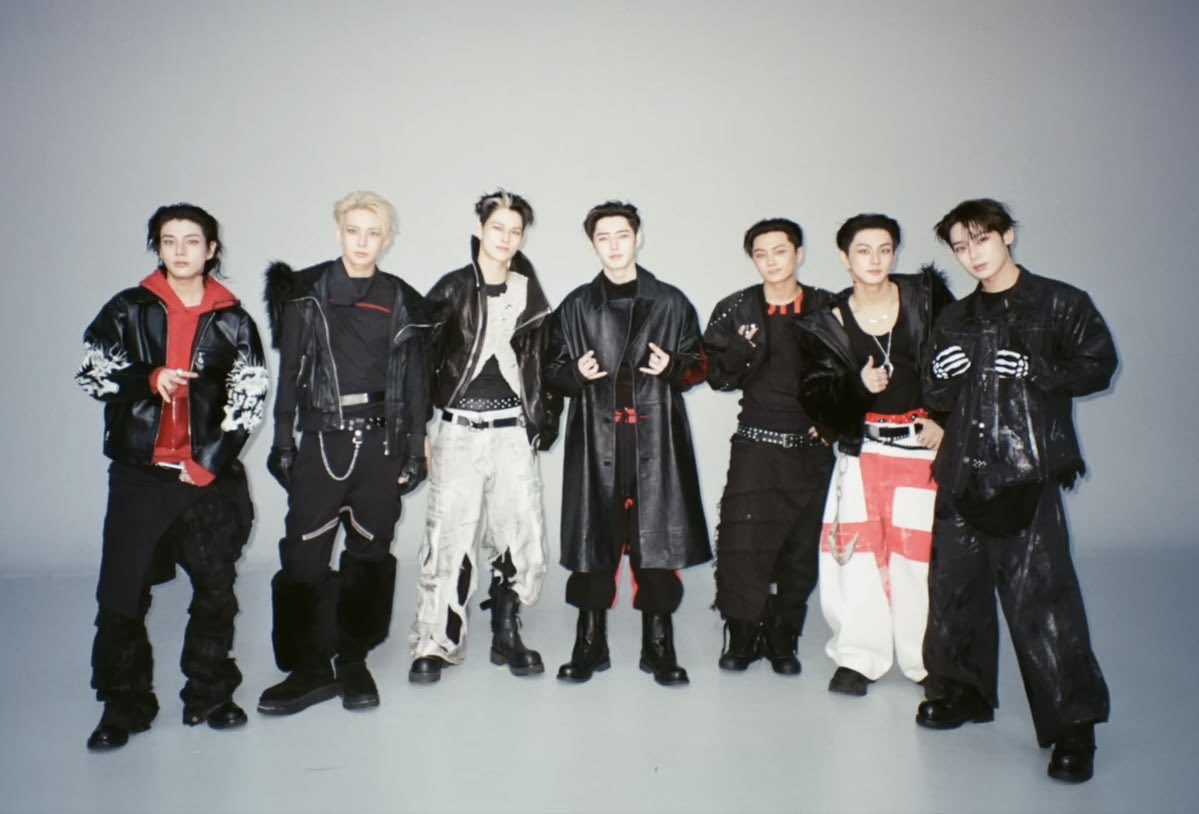 ENGENES VAMOS LEVANTANDO!!
 
— MASIVA MISMO HORARIO📢📢

ÚNICOS TAGS:
#ENGENEs_For_SevEN 
#HYBECannotBeTrusted

solo usar esos, agreguen foto/emojis y texto, recuerden mantener seriedad cuando hablen sobre sus disconformidades, no hagan spam y a darlo todo!