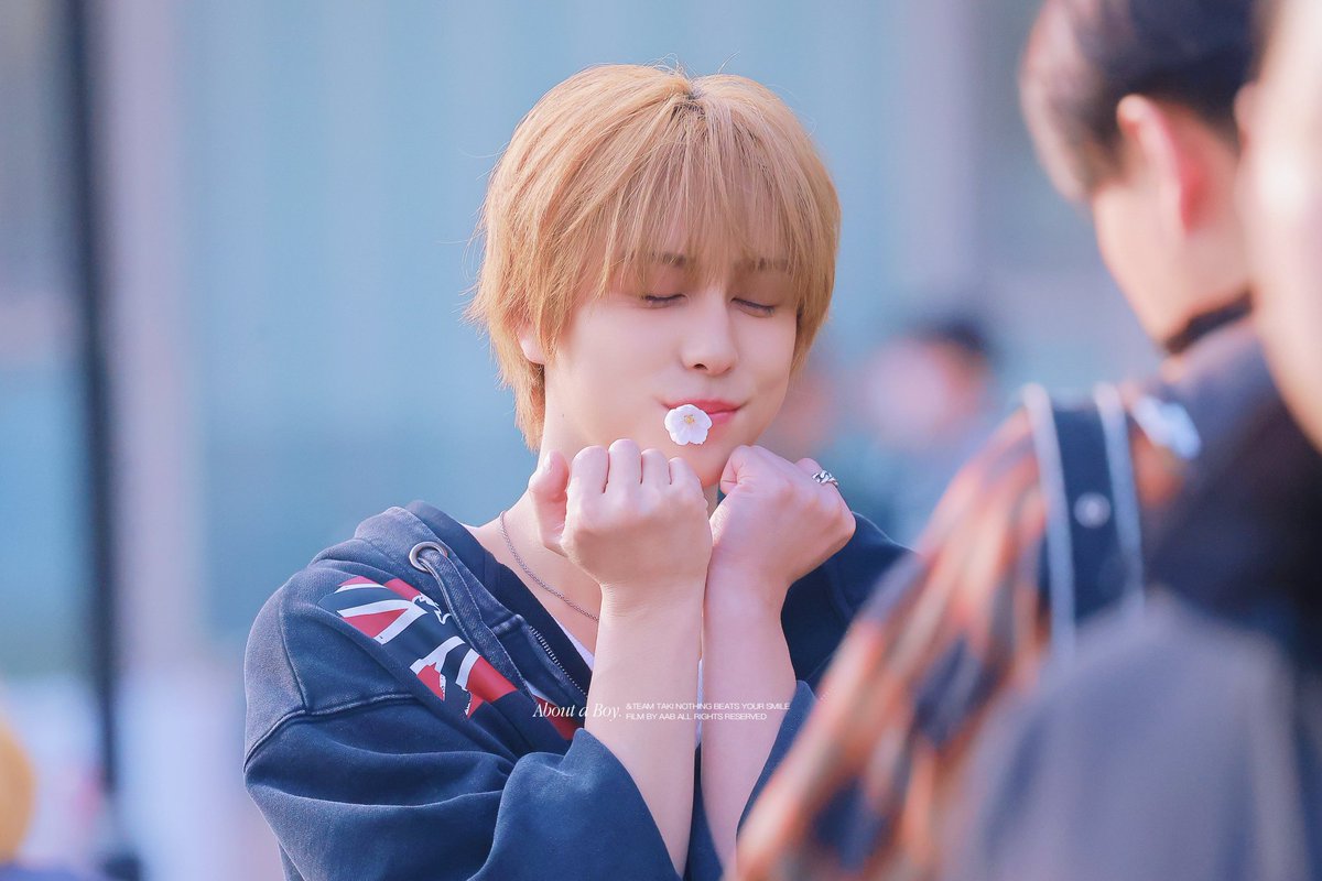 Nell on fire 𖹭 tweet media