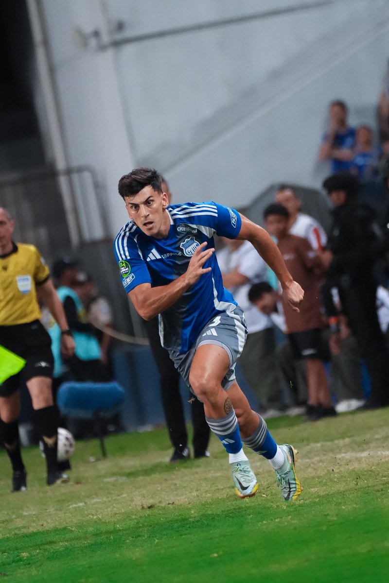 CSEmelec's tweet photo. ⌚️ 30’ | 1T
💙⚡ ¡NO PARAMOS, AZULES!
#CSExCUE 0-0
#VolviendoASerEmelec #LigaEcuabet #MesDelEmelecismo https://t.co/Pegbwksg3B
