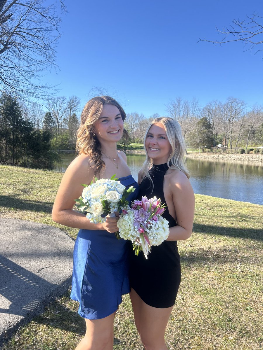 GraceSander2027's tweet photo. Diamond➡️Dance Floor! #JRPROM 
@starsnationalfp @StarsNatColeman @_coachrachel @CompleteGame @RocketSportsAHS @DiamondAddicts @ExtraInningSB @LineDsoftball @CoastRecruitsSB @CoastRecruits  @TOP_D1RECRUITS @los_stuff https://t.co/XmkqODzpit
