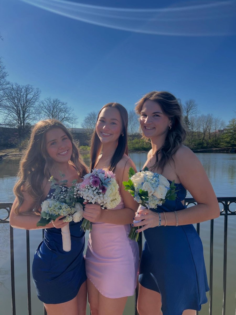 GraceSander2027's tweet photo. Diamond➡️Dance Floor! #JRPROM 
@starsnationalfp @StarsNatColeman @_coachrachel @CompleteGame @RocketSportsAHS @DiamondAddicts @ExtraInningSB @LineDsoftball @CoastRecruitsSB @CoastRecruits  @TOP_D1RECRUITS @los_stuff https://t.co/XmkqODzpit