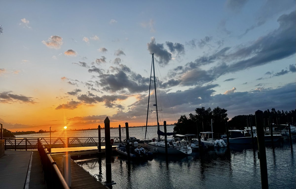 Yachts7's tweet photo. #AnnamariaSound #Sunset at another #SafeHarborMarina https://t.co/5xYj2OCkrB