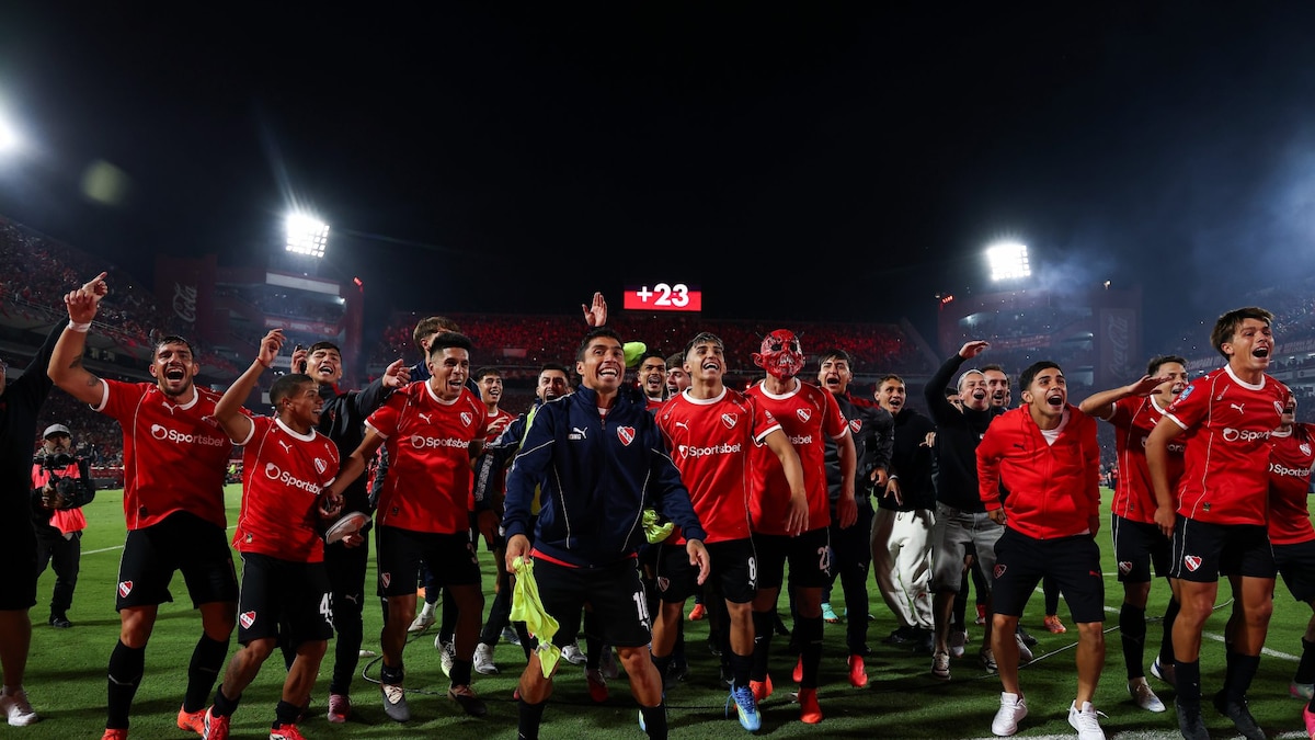 Flaco con casaca AdeS 👹 tweet media