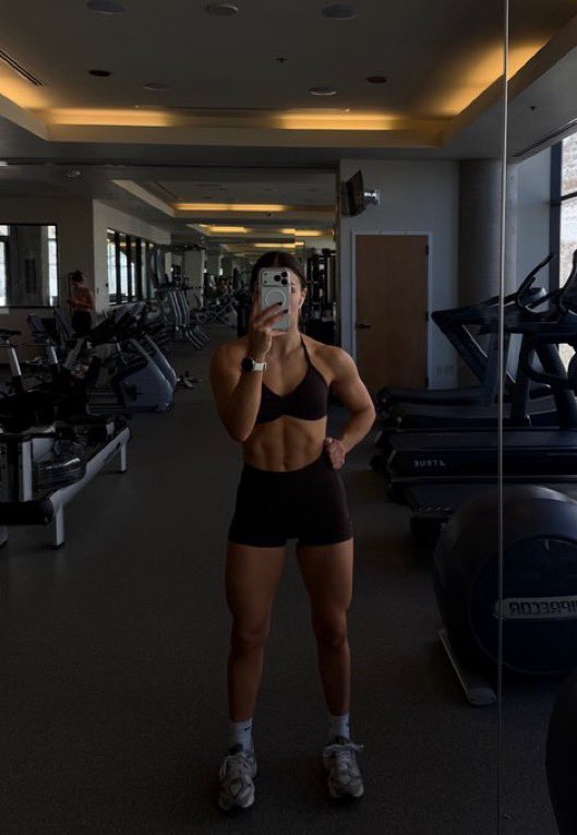 𝐀𝐥𝐰𝐚𝐲𝐬 𝐄𝐯𝐨𝐥𝐯𝐞 ༆ Not @KendalGreyWWE tweet media