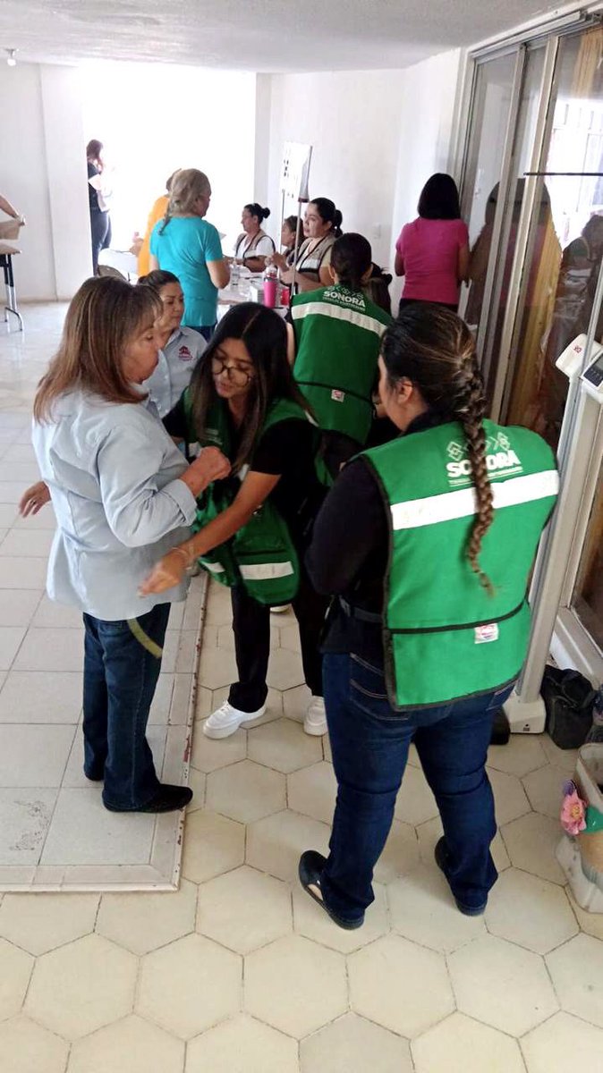 ssaludsonora's tweet photo. 🤝💙 Acercamos la salud a quienes más lo necesitan.

Participamos en la Jornada de Atención a Pueblos Indígenas en la Casa de la Cultura de #Caborca, brindando servicios gratuitos y atención integral a la comunidad. 🙌

Con acciones de prevención, orientación y atención médica, reafirmamos nuestro compromiso de garantizar el acceso a la salud con respeto, inclusión y sentido humano. 🩺

En coordinación con el @gobiernosonora y bajo el liderazgo del gobernador @AlfonsoDurazo, seguimos trabajando por el bienestar de todas y todos.

#SaludSonora #PrevenciónEsSalud