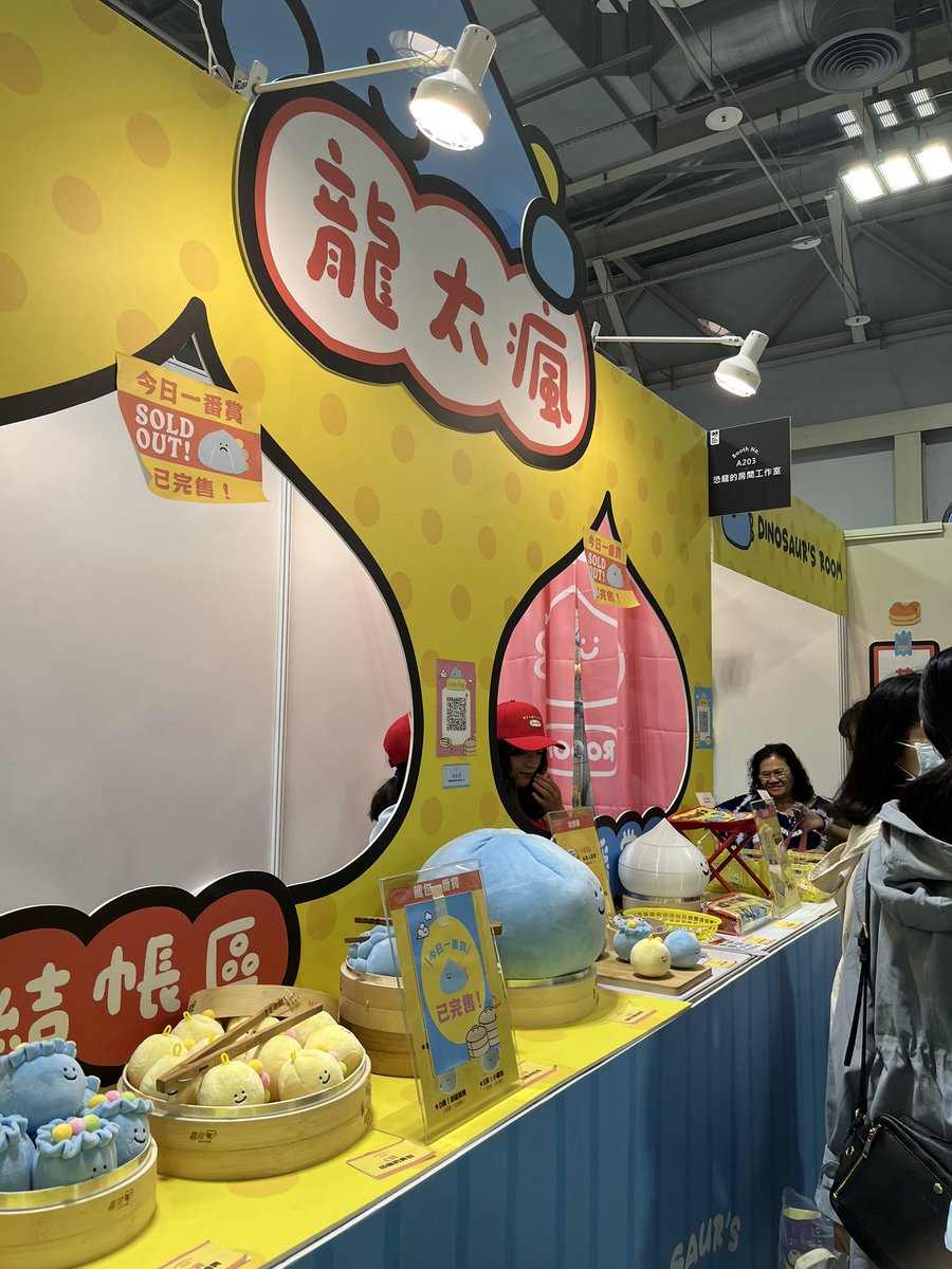 Twofeetcat tweet media