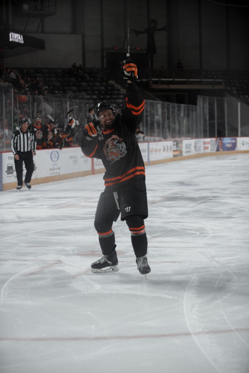 Topeka Scarecrows tweet media