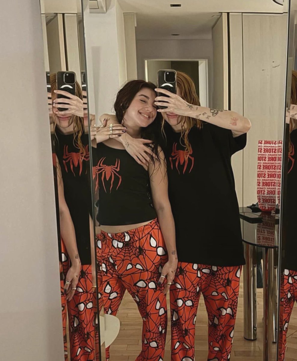 la pareja mas cool usa pijama de spiderman 🕷️🕸️