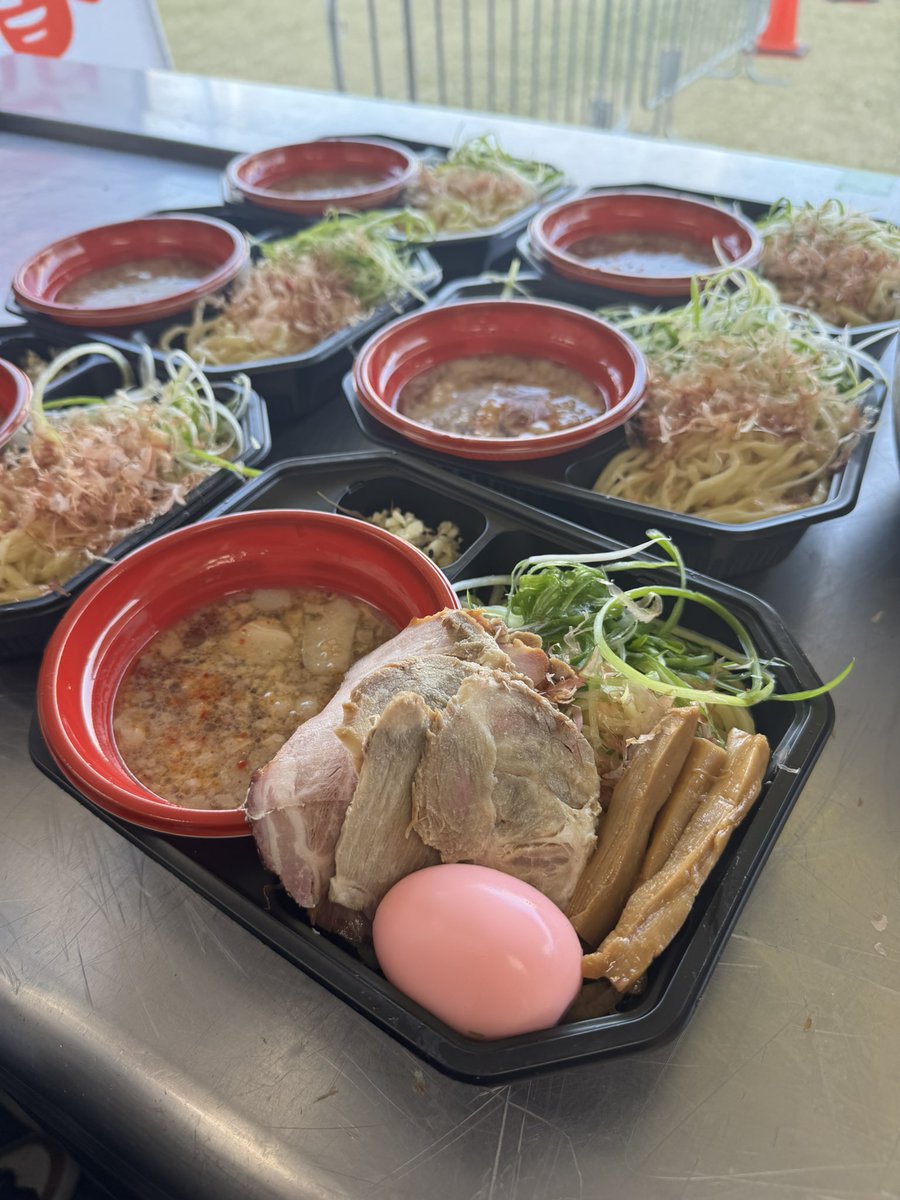 ㈱丸麺侍、一品香 小山･小山餃子 tweet media