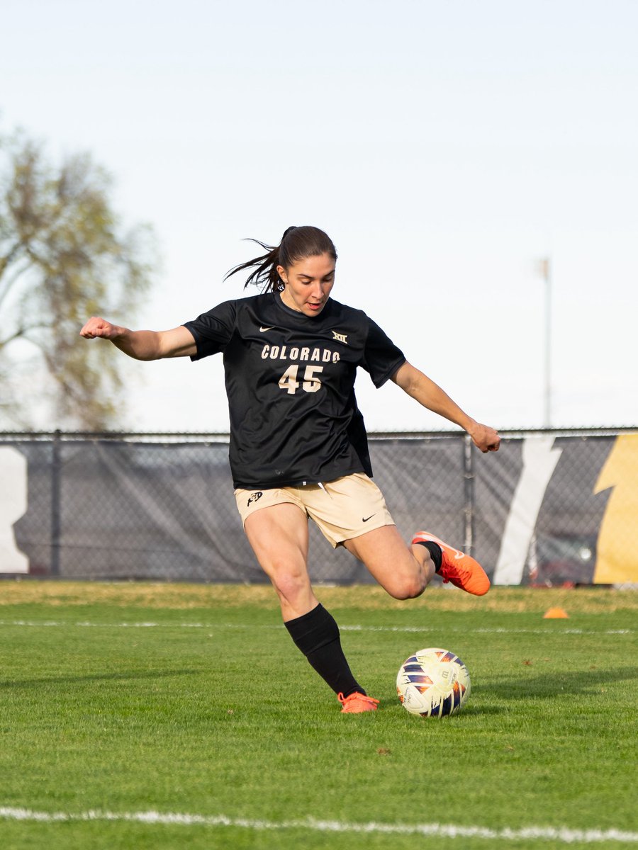 CUBuffsSoccer's tweet image. another spring day on the pitch ✅

#SideBeforeSelf // #GoBuffs