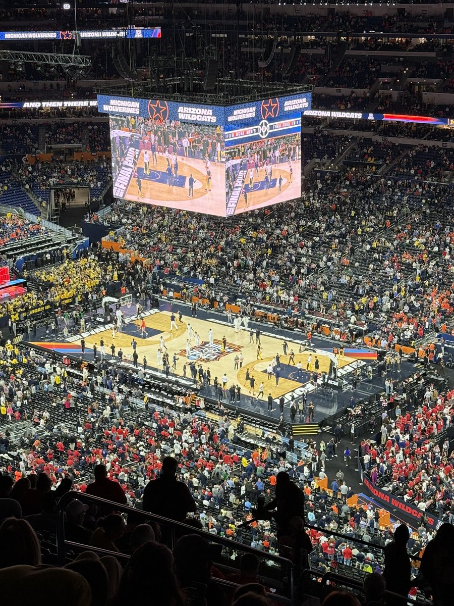 alohawildcat's tweet image. Getting closer to our game time @ArizonaMBB fam!!!! #LFG it’s time to #BTFD in the @MFinalFour 🐻⬇️!!! The transition to game 2 is taking place!!! #BearDown #FinalFour