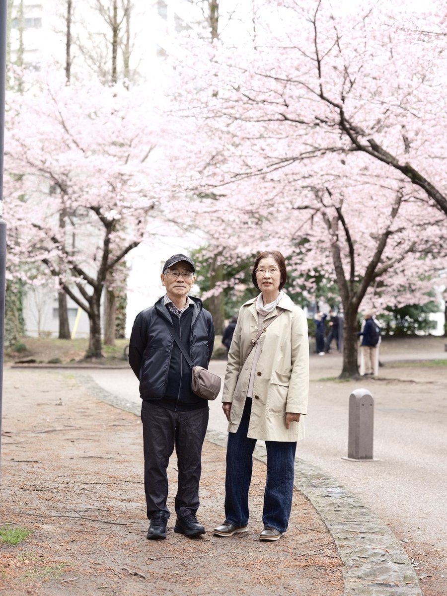 hachi55's tweet photo. ＜桜満開！｜撮影イベント｜中判フィルムで撮る＞「春のはちや写真館in仙台」はじまりました！4/5（日）9:00-16:00｜錦町公園周辺｜参加費／10,000円〜（撮影・プリント5枚・写真データ）飛び入りOKです。 https://t.co/N32BnVXyoV