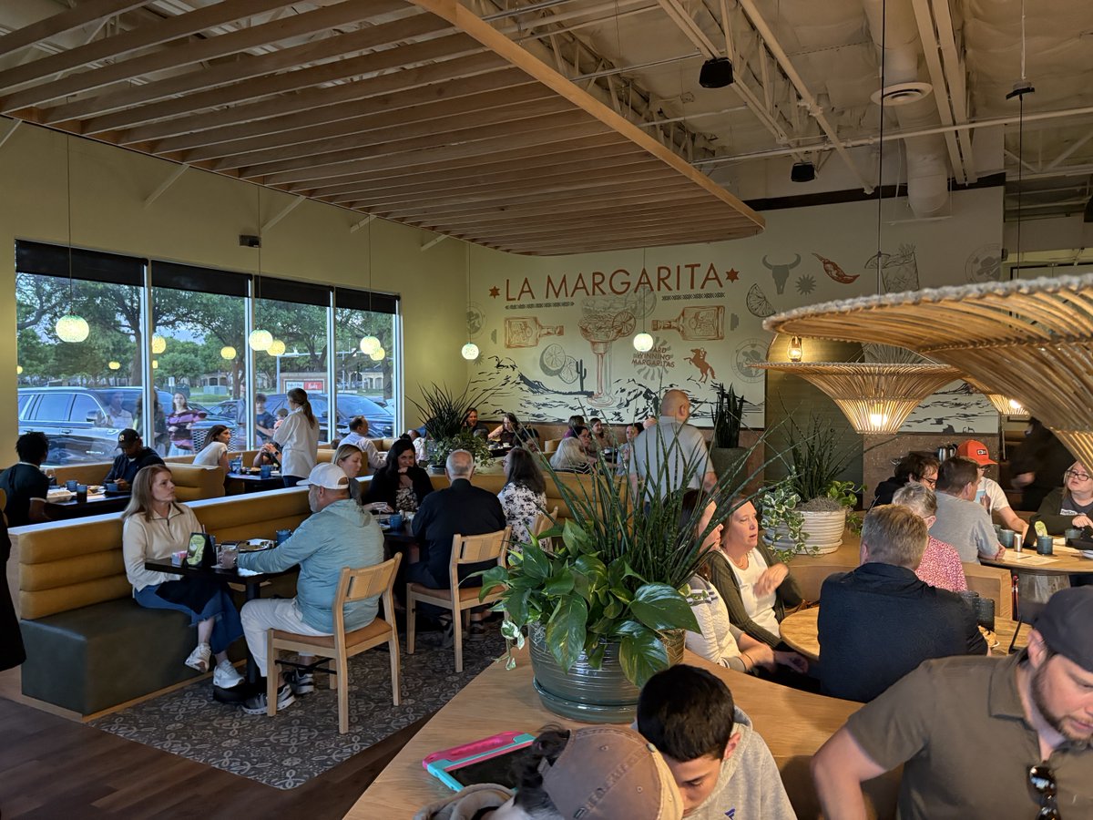 BruceLeVinePuck's tweet photo. Opening night at the new ⁦@DesperadosTacos⁩ in Plano!!
Can’t wait to check it out https://t.co/RLKGrGoEBt