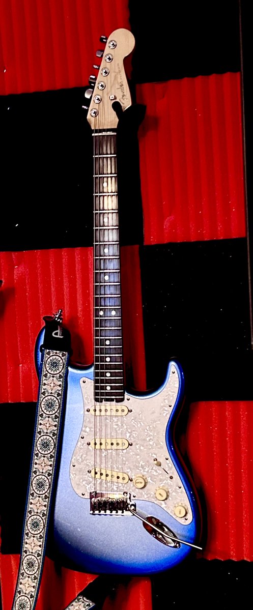 Guitarbizon tweet media