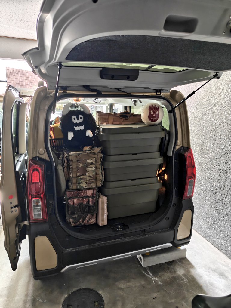 Uniform-01 tweet media