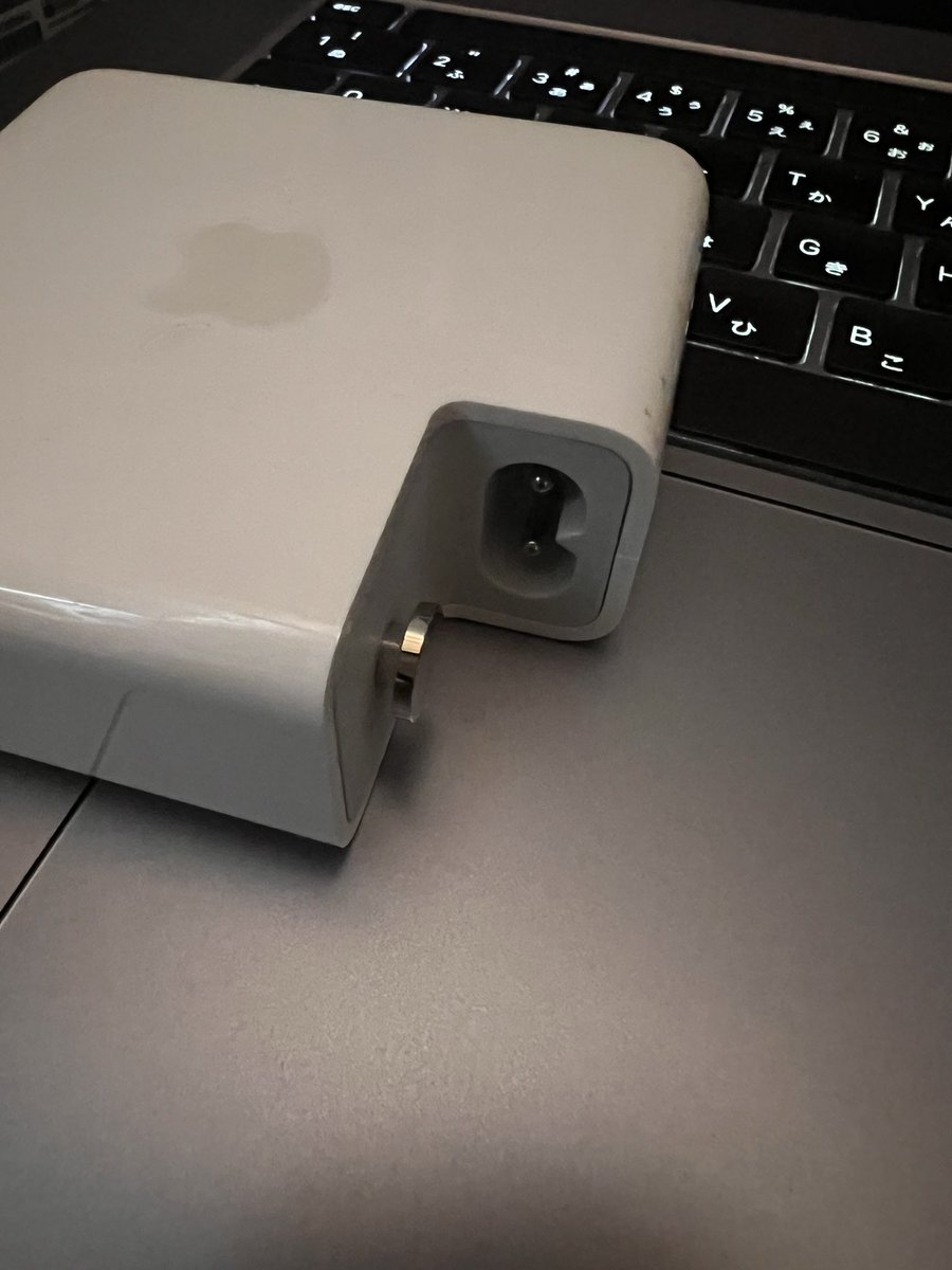 あーん
充電器のここの部分を紛失😩