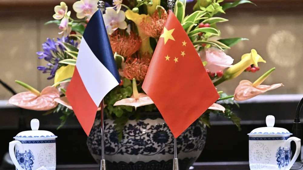 NOS Mirror tweet media