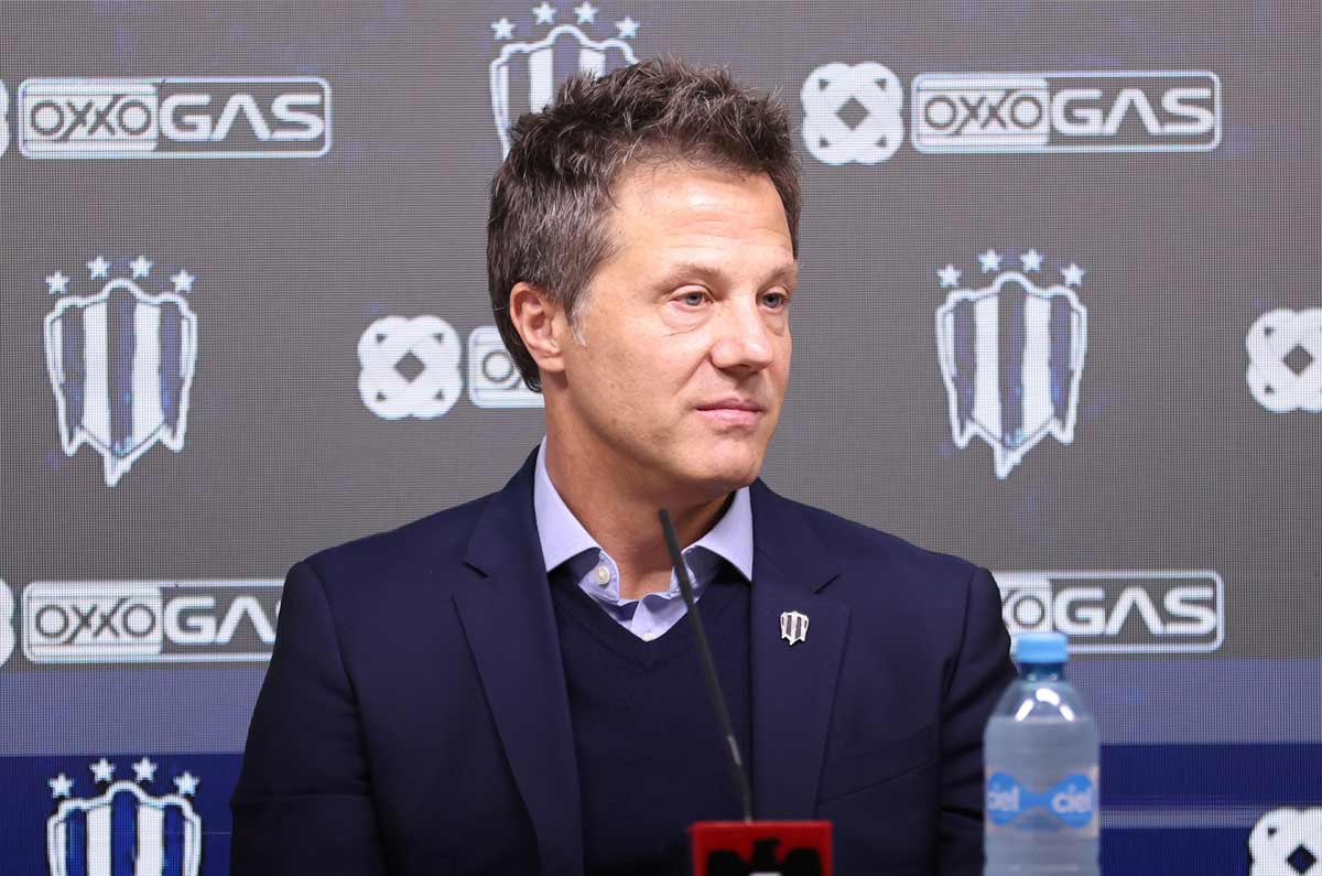 RaulNamas's tweet photo. @Rayados @CervezaTecate Los peores directivos de la historia https://t.co/Bok9iQuHZ5