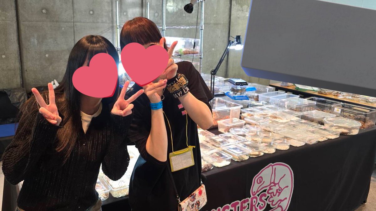 すねて tweet media