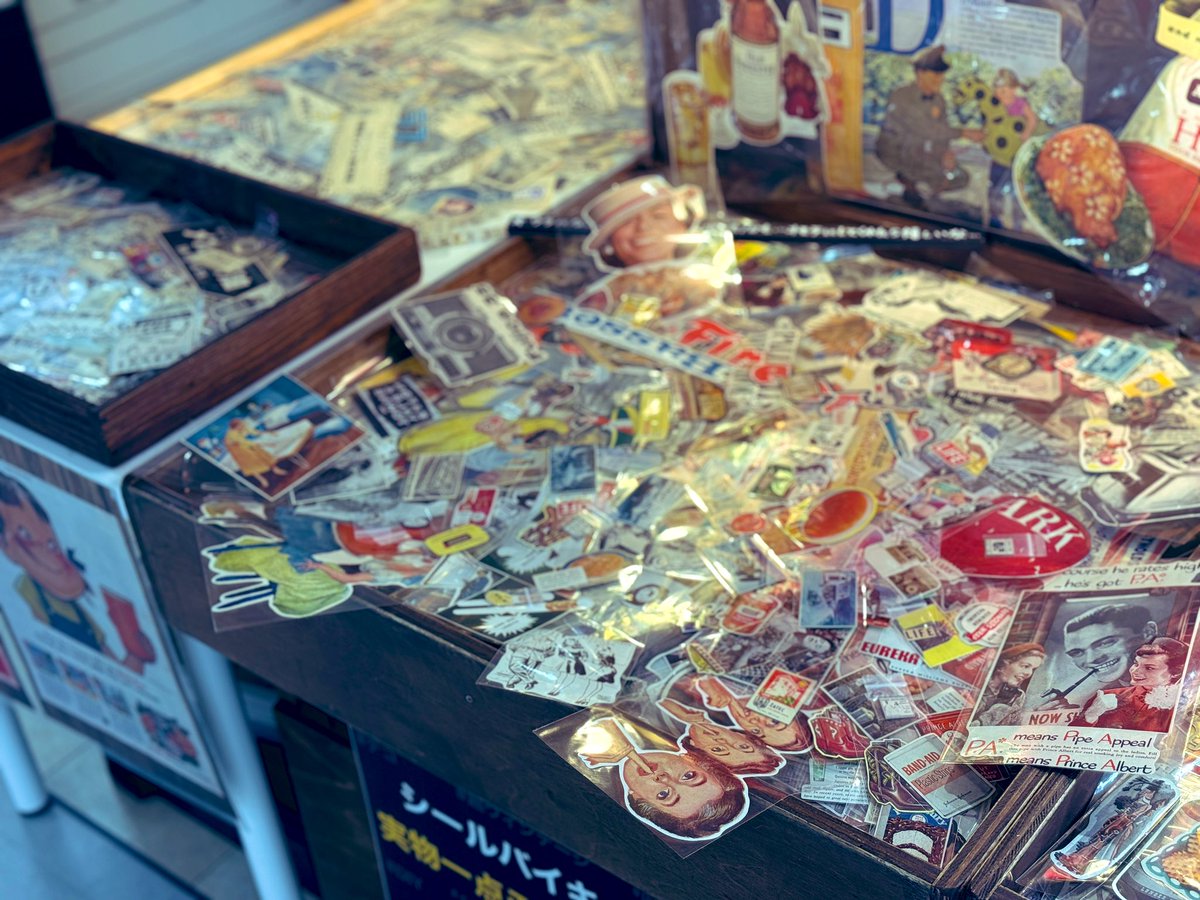 time_ad_record's tweet photo. お詫び🙇昨日は予想を上回るご来店に「ガチアンティークシールバイキング」満席が続き、買えなかったお客様や時間をずらして頂いたお客様、申し訳ありませんでした。@Hands_Nagoya さんのご厚意でスペースを拡張頂きました✨そして本日朝一番に期間最後の大量補充が入りました！お待ちしております✨ https://t.co/q06VOwgGwD