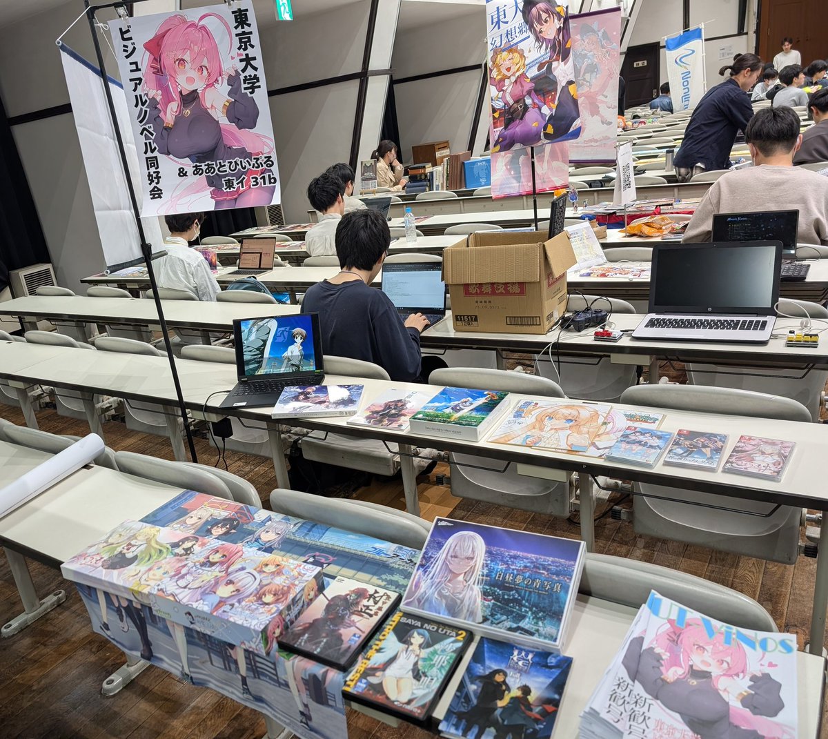ut_vinos's tweet photo. サー���リ2日目始まりました！
900番講堂入ってすぐのところでヒロインと共にお持ちしております
 #東大オリ2026 https://t.co/47wsDv79zj