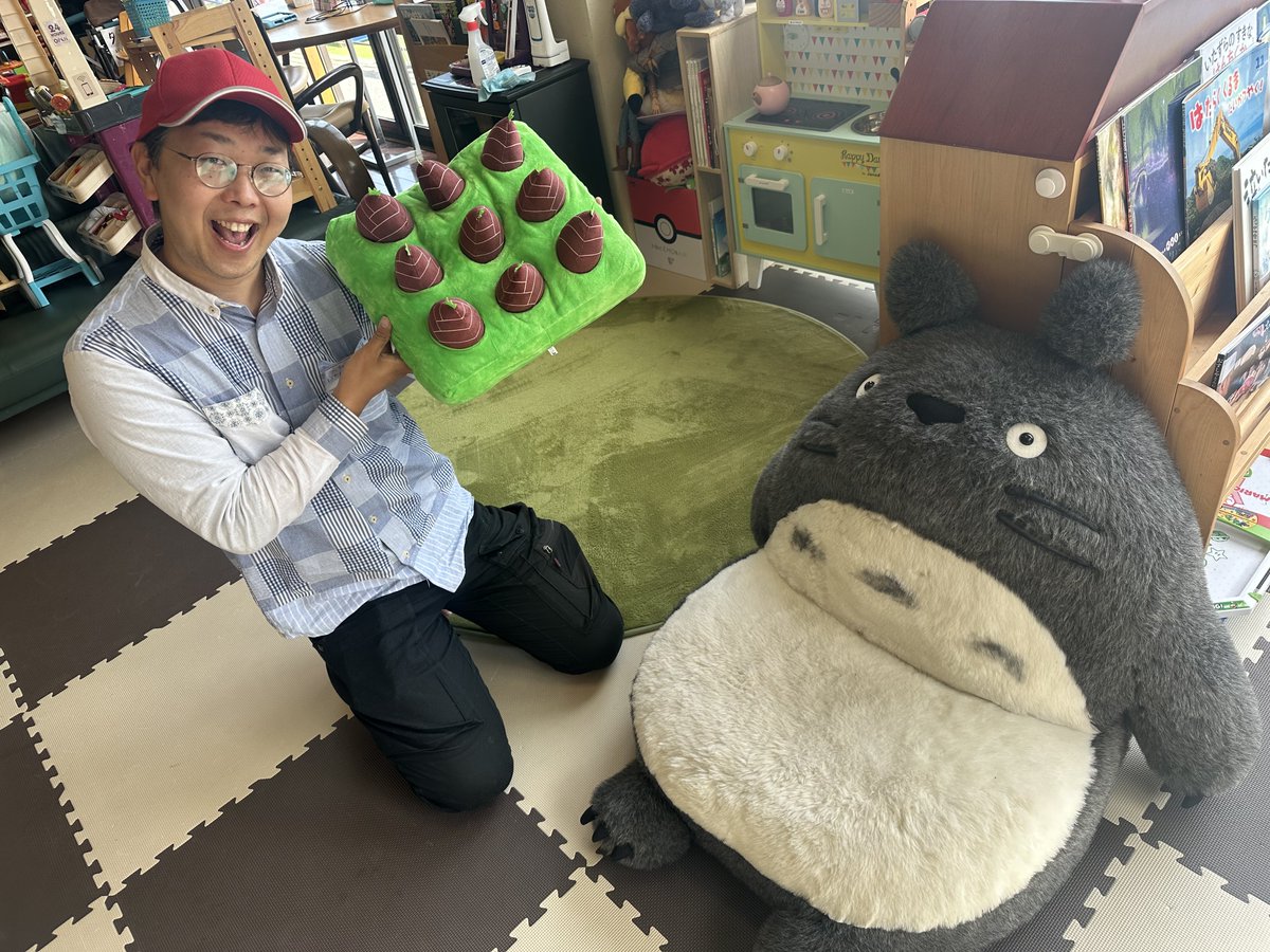 今日はおやつに肉まん作るよ！！
(利用者ママさんが作り方教えてくれます。やったー！)

たけのこのぬいぐるみ入荷しました
物が増えすぎて片付けが大変すぎる..