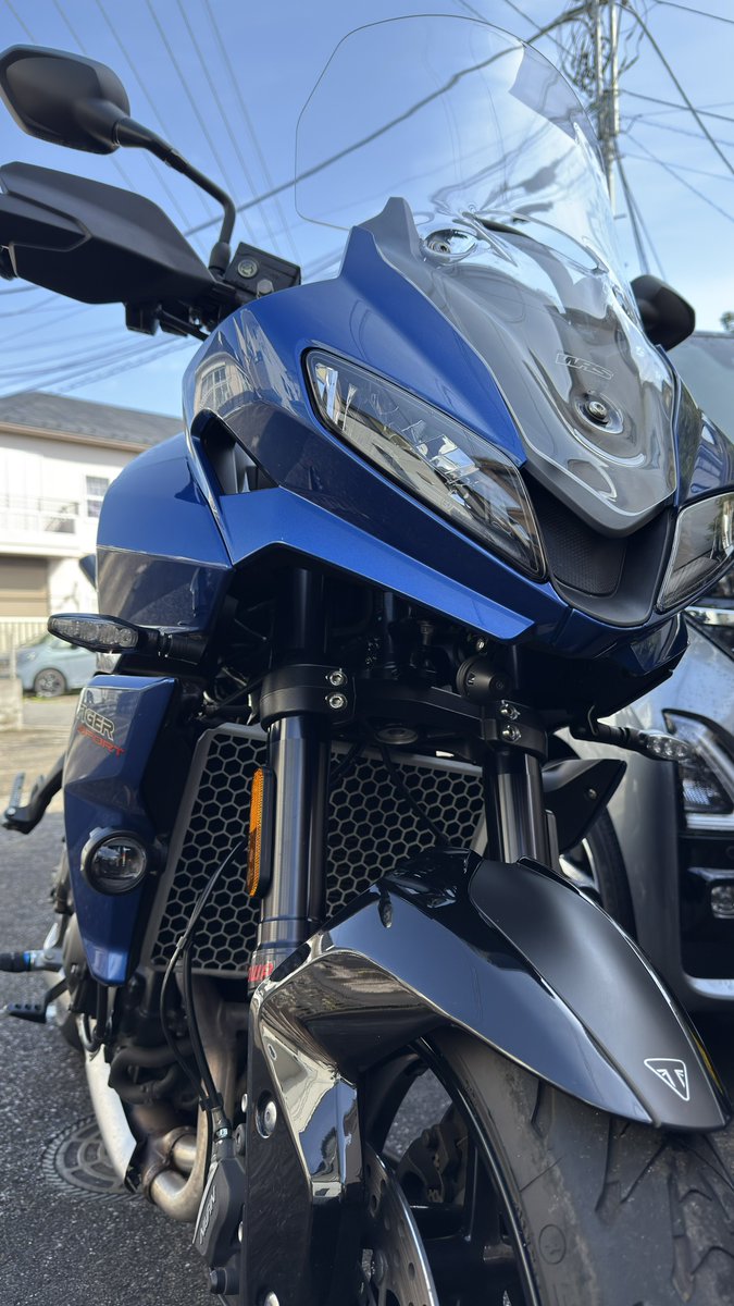 heropin1's tweet photo. 車検へGO。
4ヶ月ぶりに始動(笑)社外スクリーン飛散防止ついてないのでモール装着しましてGO。 https://t.co/4reZ3Acokr