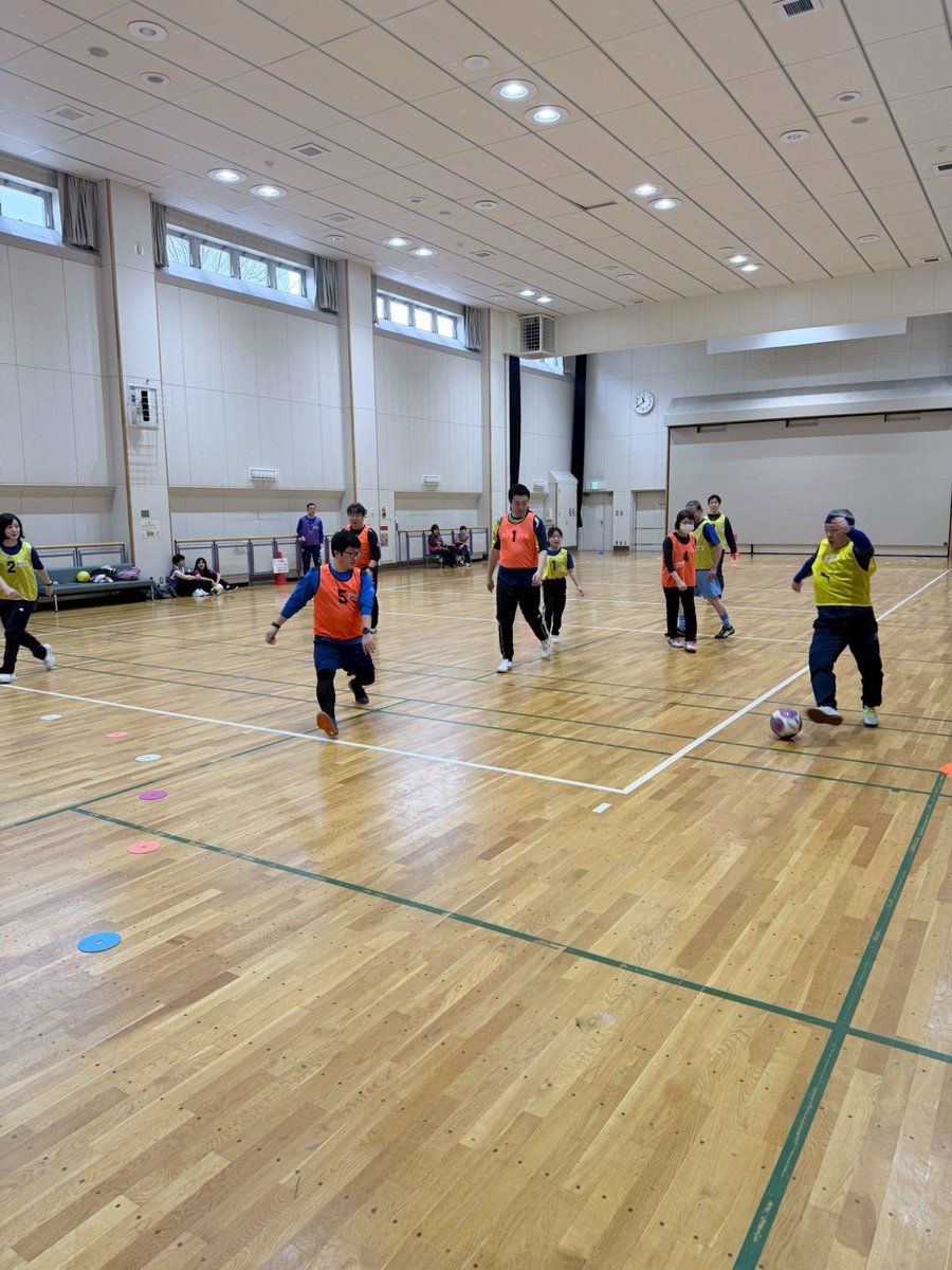 SapporoWFC's tweet photo. 昨日の #ウォーキングフットボール は豊平区民センターにて26名で開催！
春休み中ということもあり、小学生や先生方が沢山参加されました✨小学校や高校でやりたい、先生向けの研修をしたいという声が増えて嬉しい限りです☺️皆で楽しめるボール遊びやインクルーシブ教育としても広がるといいですね！ https://t.co/mtnwn3dmFF