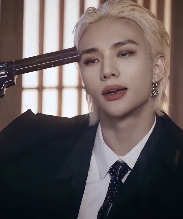 milyyyypp's tweet image. "Eres mi debilidad. "
#os #hyunlix 
Hyunjin nunca duda… hasta que su objetivo es Felix.
Ahora debe elegir: cumplir su misión o salvar a quien se convirtió en su debilidad.