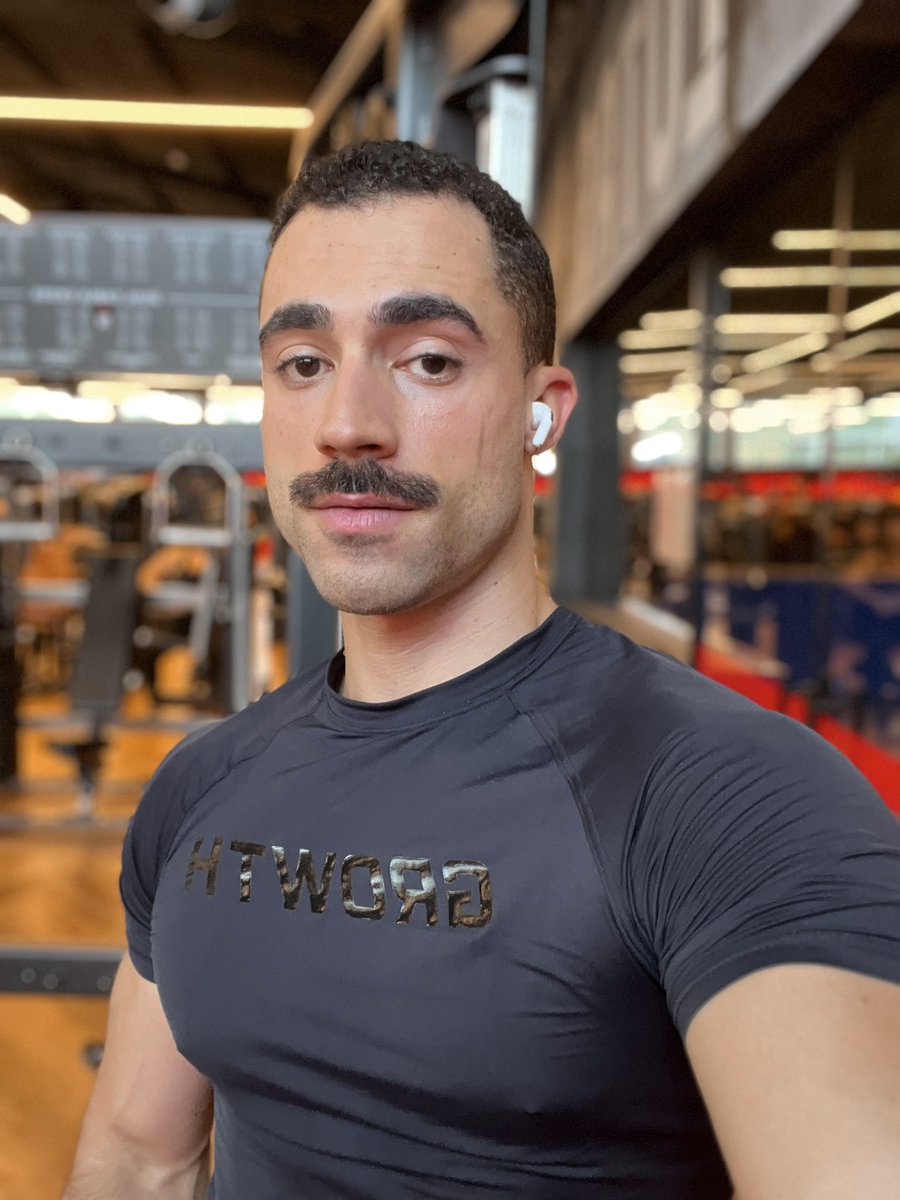 ᴠɪᴛᴏʀ𐚁 tweet media