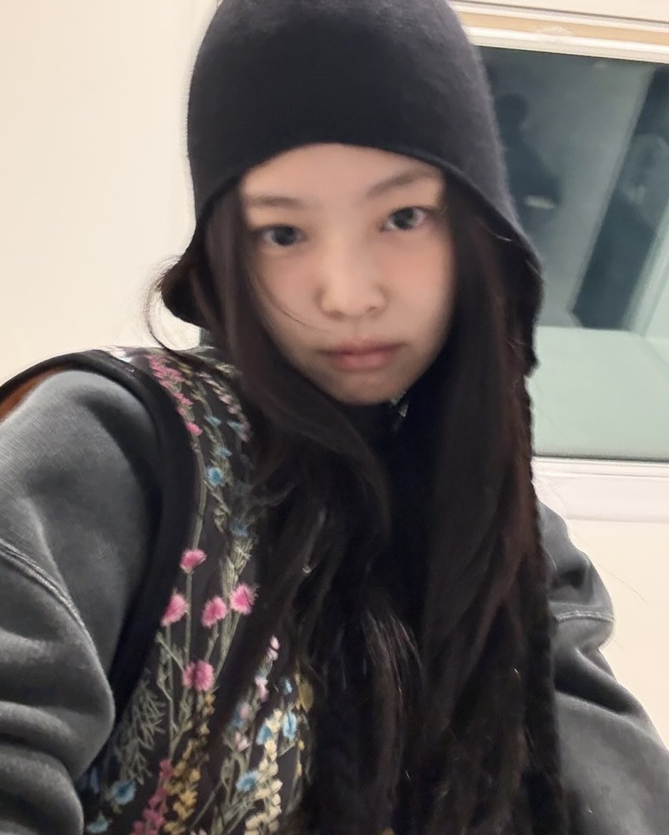 jenniepics's tweet photo. https://t.co/qj2QSlL4lO