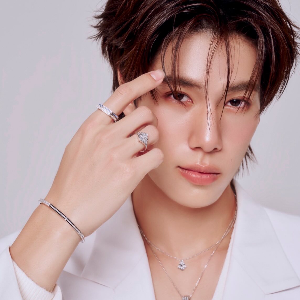 PPWJDGF2023's tweet photo. 2026-04-05 - IG: voc_hunarak
#VocStyle X @apm_monaco
Starring : @ppnaravit @phuwintang
Grooming : @.theacassmakeup
Hair Stylist : @.jareji
Photographer : @.plug_sutthiwat
Stylist Asst.: @.nune_namkaew
Special Thanks : @pacifica_group
#APMMonaco #APMMonacoTH
#PrintempsbyAPM
#ปอนด์ภูวินทร์ #PondPhuwin
#ppnaravit #phuwintang