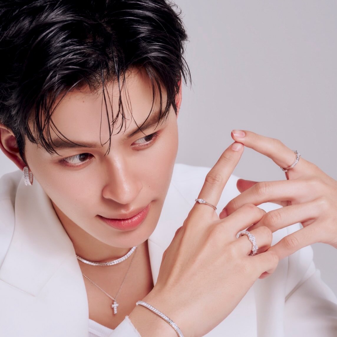 PPWJDGF2023's tweet photo. 2026-04-05 - IG: voc_hunarak
#VocStyle X @apm_monaco
Starring : @ppnaravit @phuwintang
Grooming : @.theacassmakeup
Hair Stylist : @.jareji
Photographer : @.plug_sutthiwat
Stylist Asst.: @.nune_namkaew
Special Thanks : @pacifica_group
#APMMonaco #APMMonacoTH
#PrintempsbyAPM
#ปอนด์ภูวินทร์ #PondPhuwin
#ppnaravit #phuwintang