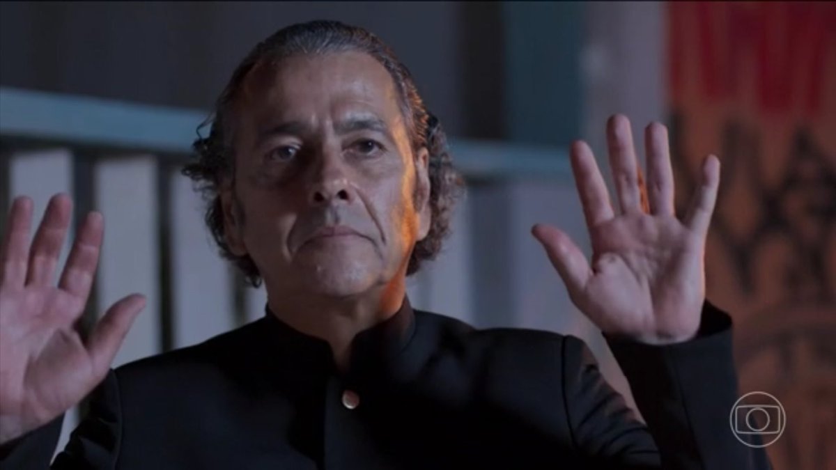 caroline paes. tweet media