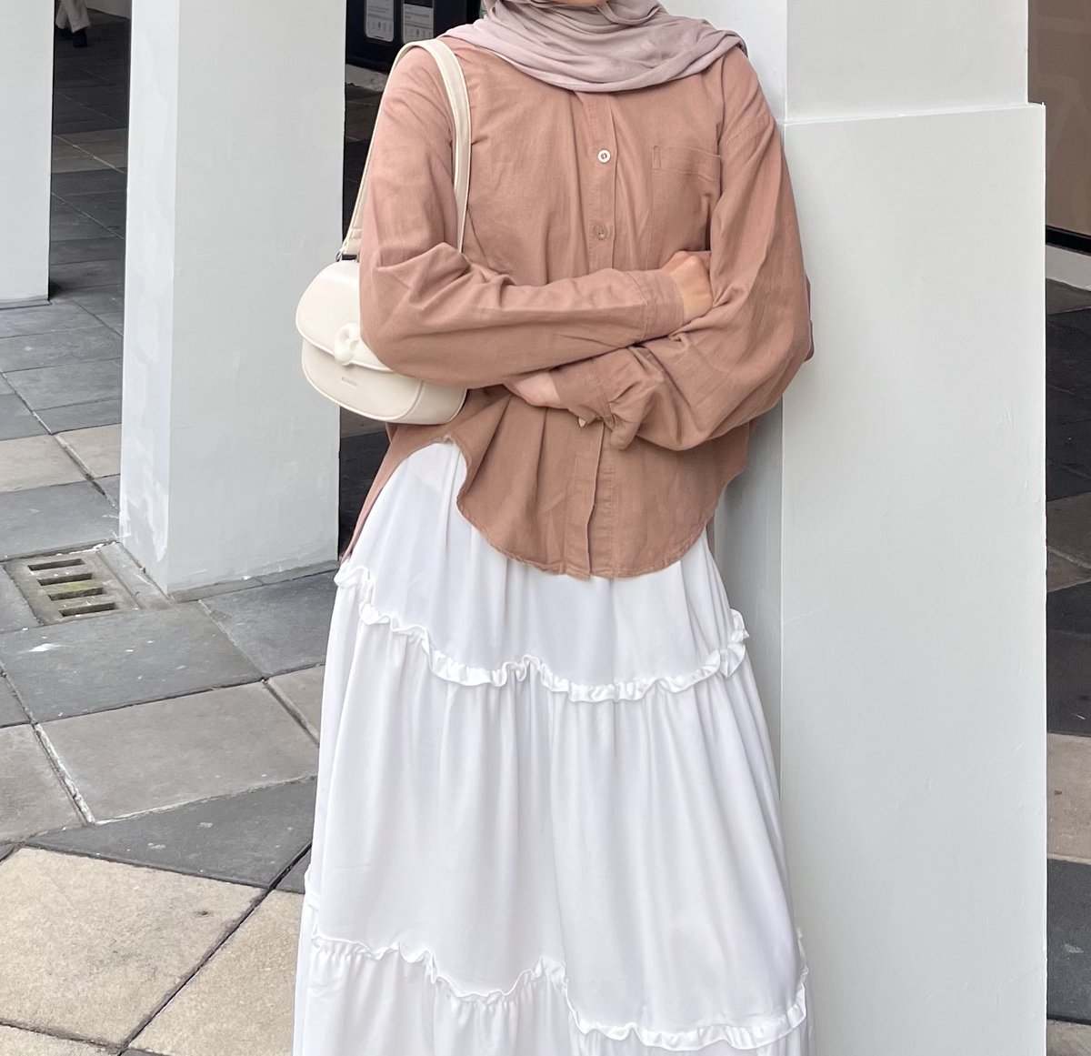piwpiuaua's tweet photo. preloved barang masih bagus serba 50k

1. Rok putih ruffle
2. Kemeja oversize brown 
3. Rok floral bunga bunga putih pink
4. Vest Abu
5. Kemeja oversize linen green 

co bisa oren🍊 https://t.co/lEQF9L1g4i
