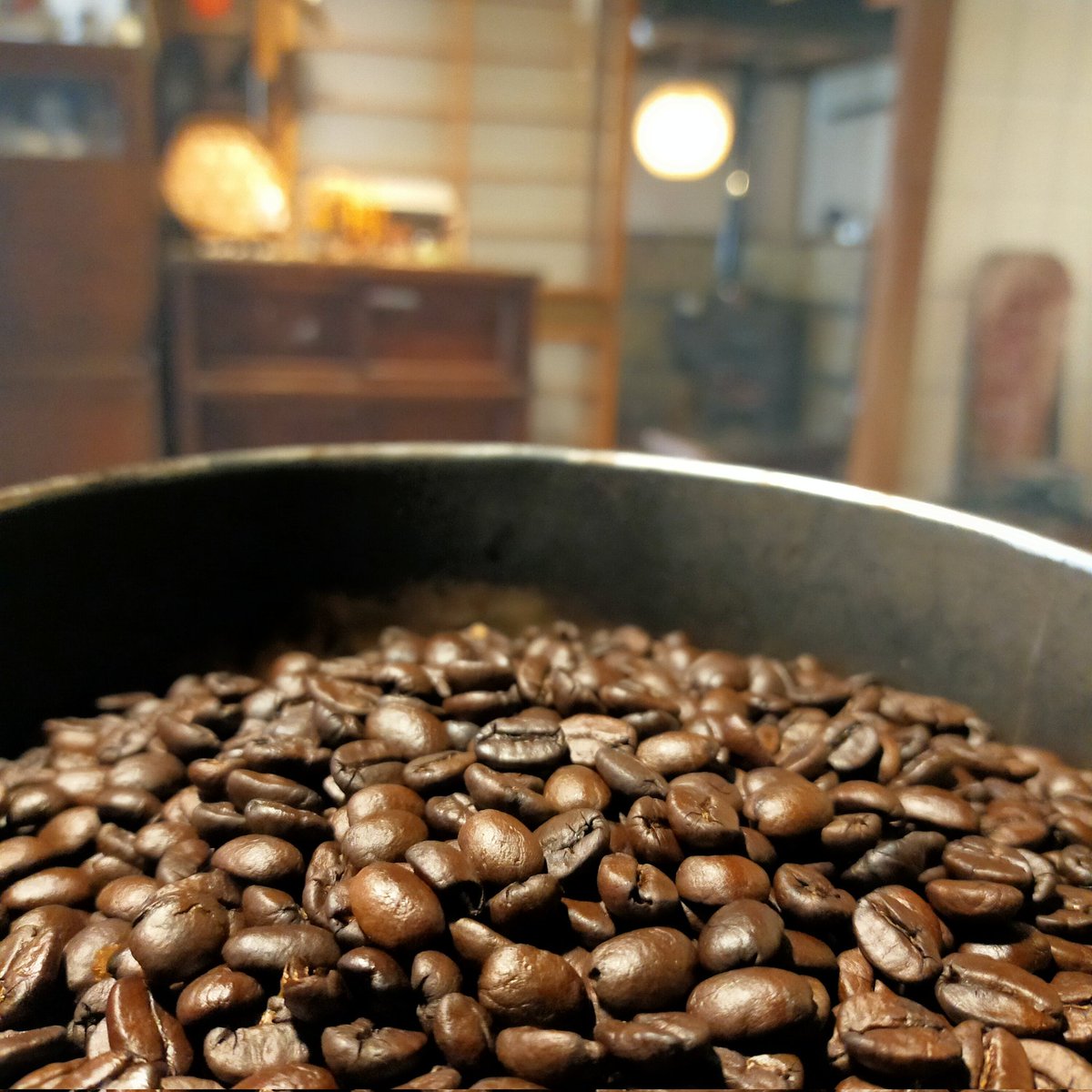 夜半の雨上がり清々しい青空広がる朝。
オリジナルブレンドが煎り上がりました❗
本日も
豆と飲み物のみのご提供😜

#古民家カフェ