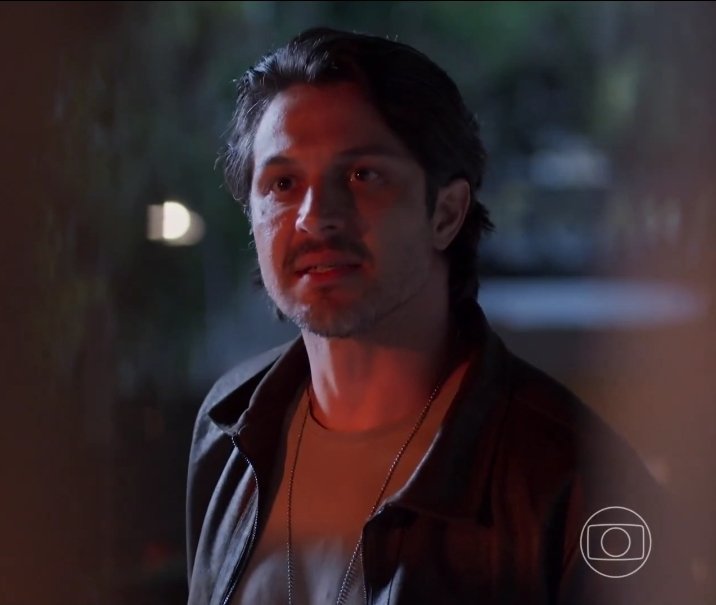 O Paulinho além de não ajudar,ele atrapalha...
O cara não erra uma ele erra todas #trêsgraças