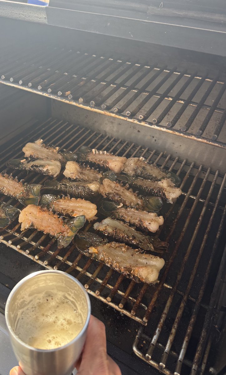 zɐsʞɐɹ qɐɹɹǝʇ tweet media