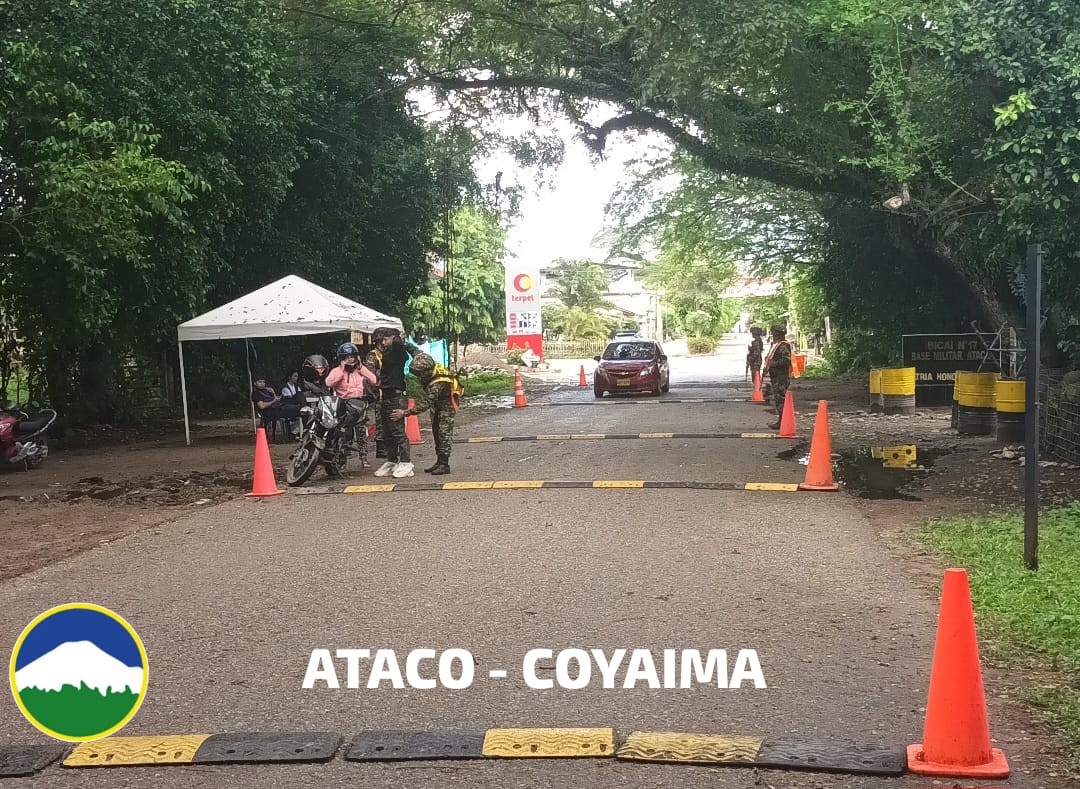 Ejercito_Div5's tweet photo. En el sur del #Tolima, a esta hora hacemos presencia con el Batallón de Infantería N.° 17 General Domingo Caicedo de la #SextaBrigada, brindando seguridad a los viajeros y habitantes que se movilizan por las vías que conducen a los municipios de Ataco y Coyaima. #ViajeSeguro https://t.co/QI5fn4eBaZ