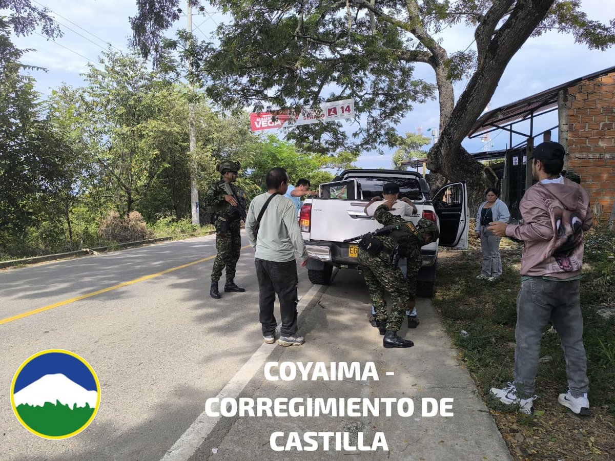 Ejercito_Div5's tweet photo. En el sur del #Tolima, a esta hora hacemos presencia con el Batallón de Infantería N.° 17 General Domingo Caicedo de la #SextaBrigada, brindando seguridad a los viajeros y habitantes que se movilizan por las vías que conducen a los municipios de Ataco y Coyaima. #ViajeSeguro https://t.co/QI5fn4eBaZ