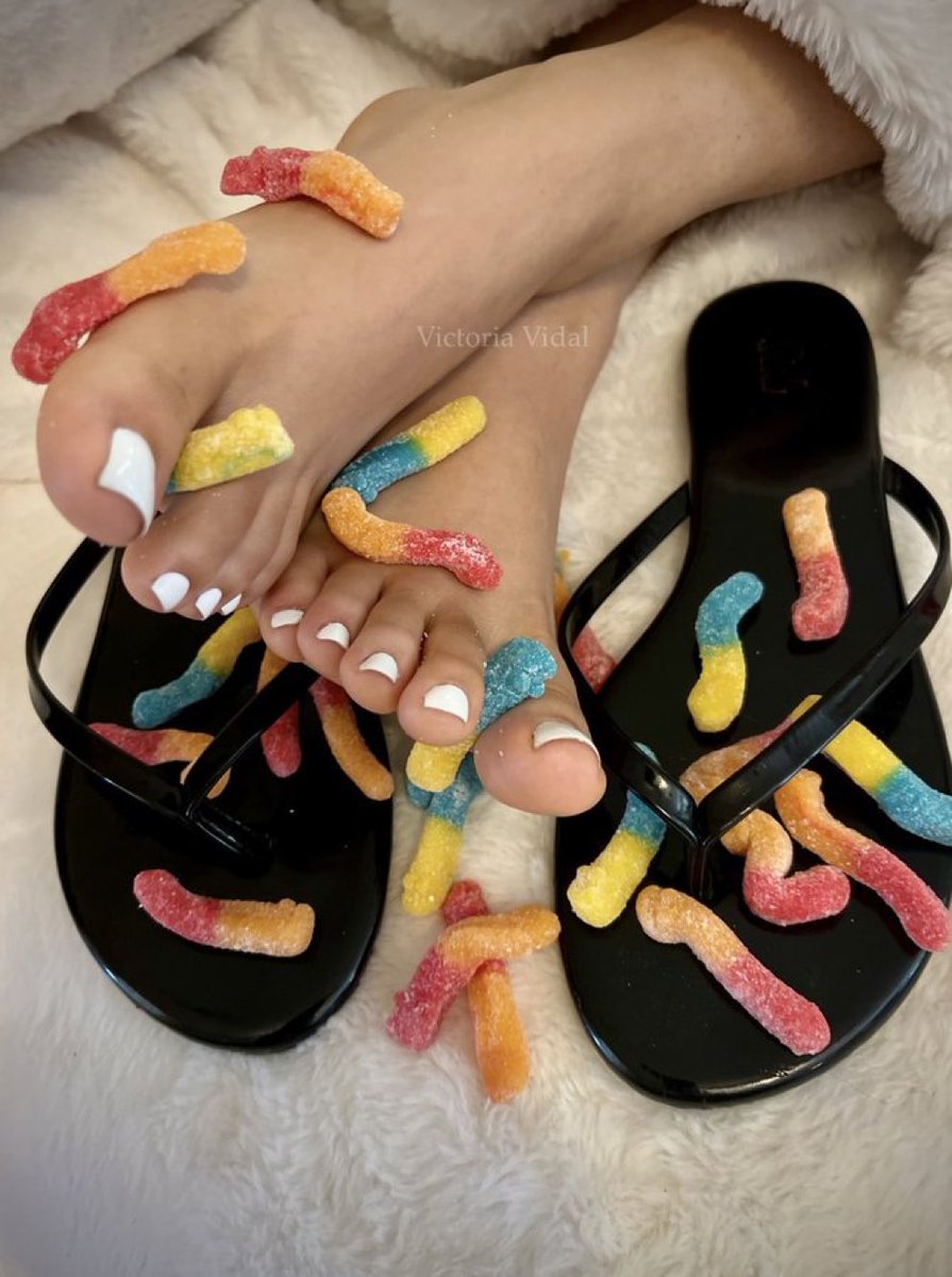 FeetFinder.com tweet media