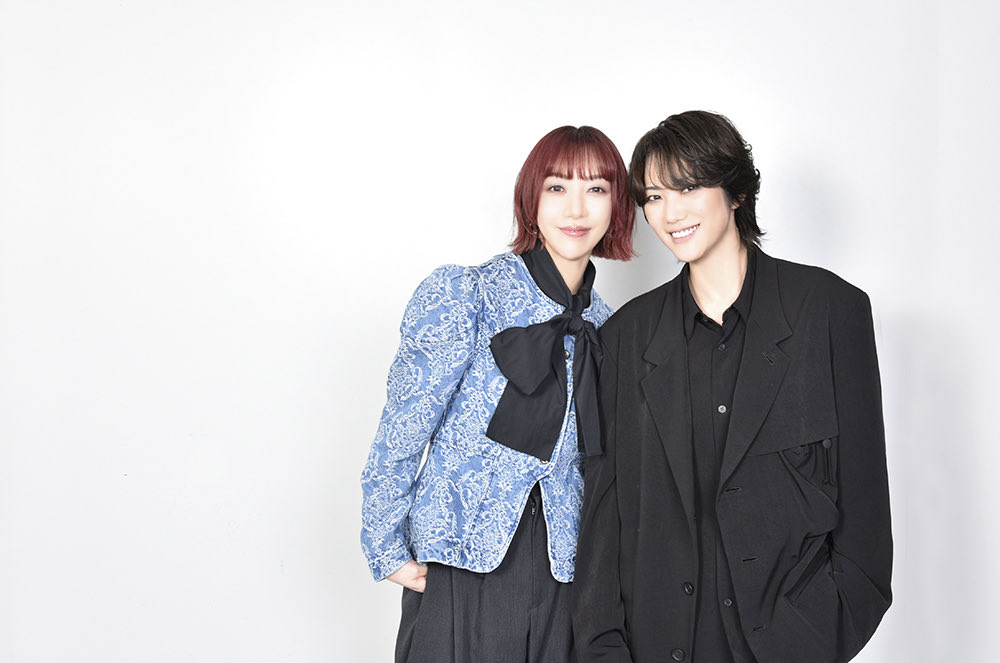 stagealivesuzu's tweet photo. ステージアライブ最初のインタビューを飾ってくださったのは『#MISSDIRECTION』に臨む #美弥るりか #七海ひろき お二方の対談です。お二人の信頼と敬愛が生む素敵な新作に期待大ですhttps://t.co/yXkKcKr1BY https://t.co/qednJOeR2y