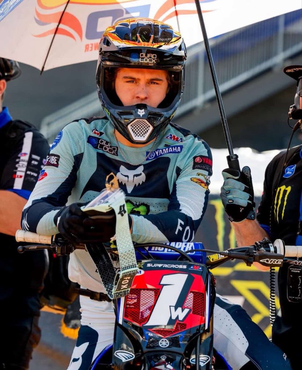 Haiden Deegan goes back-to-back as the 2026 250 Supercross Champion — 7 straight wins! Absolute dominance, congrats!