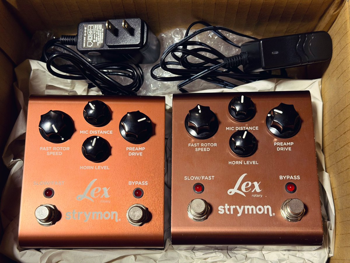 efmaniac's tweet photo. お届け物。

strymon lex

フットスイッチがカチッとシュコで、音が違うとか何とか。

なるほど、たしかにカチッとシュコって感じや。

（音はまだ出してない）

#エフェクター 
#strymon 
Thanks @chickensoboro https://t.co/QpIkiVpnfb