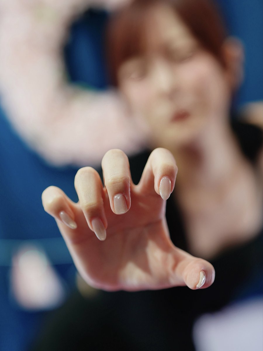 青空ひかりさん
<a href="/aozora_cmore/">青空ひかり</a>
#青空ひかり
2026.4.2 SODリリースイベント
ラムタラ秋葉原店

大好きなひかちゃんの
爪綺麗にしたよポーズ💅✨

「中指の爪が〜」って
撮らせてもらったけど
指だけ際立ってて…
ひかちゃんボケてて…
手が飛び出してくるような写りになって
ごめんなさい〜😭