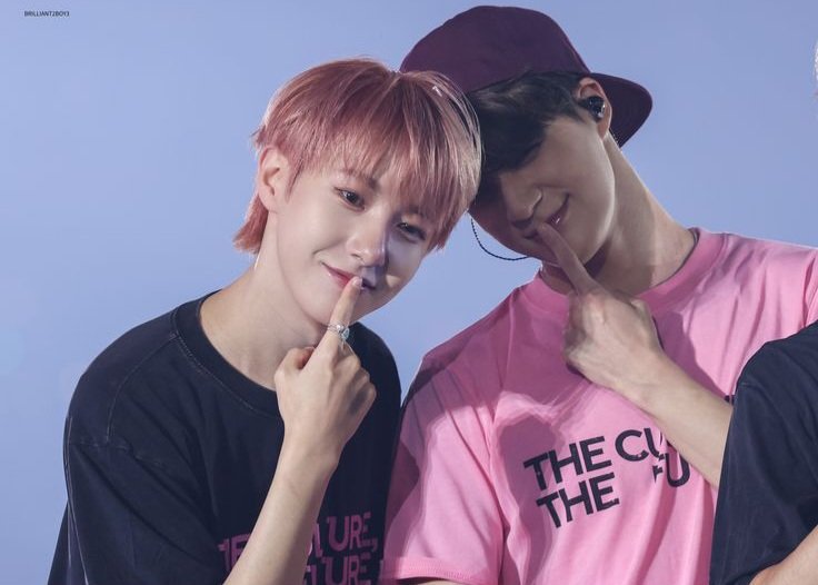 teamojuhoon67's tweet photo. #norenmin au | Dumb cupid! 💌💘

Cupido es un tonto, porque de repente hace que una persona se enamore de dos al mismo tiempo; para Jaemin era mucho peor, ¡porque sus dos crushes estaban saliendo gracias a él!

#chenji #markhyuck https://t.co/iH61VI5UJP