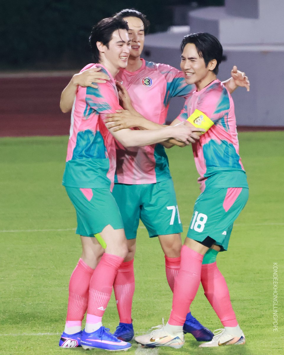 kondeekhonglung's tweet image. ขอบคุณพิเจม พิเก้า ที่คอยปลอบยัยเรกนะคะ 
โวยวาย1 เสียดาย1 ชี้ใหญ่ ตรงนั้นอะ ตรงนั้นไง อีกนิดเดียวววว 

#56ปีCh3LandDomxPOPE 
#56ปีCh3LandDom
#popezaap
#number_9th