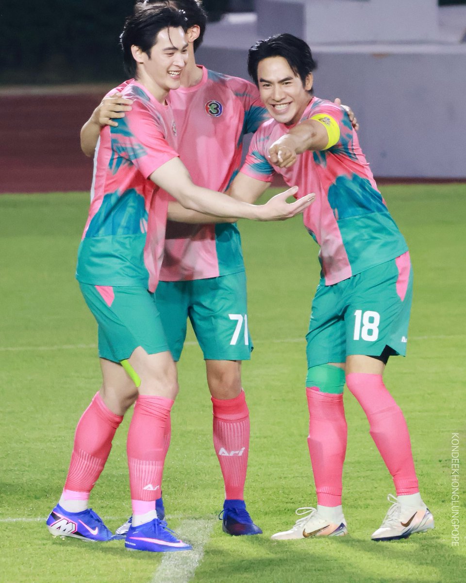 kondeekhonglung's tweet image. ขอบคุณพิเจม พิเก้า ที่คอยปลอบยัยเรกนะคะ 
โวยวาย1 เสียดาย1 ชี้ใหญ่ ตรงนั้นอะ ตรงนั้นไง อีกนิดเดียวววว 

#56ปีCh3LandDomxPOPE 
#56ปีCh3LandDom
#popezaap
#number_9th